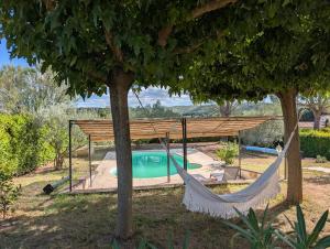 Detached house in a quiet location with a pool