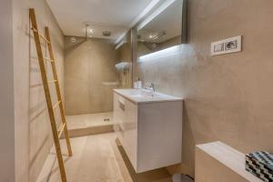 Modern Villa 5 minutes from Place des Lices