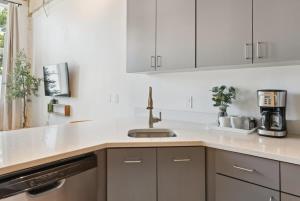 Chic City Escape Cozy Condo No 209