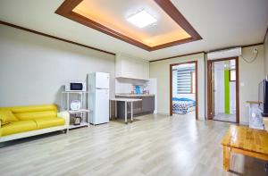 Namhae Uyeongwa Inyeon Pension Uyeon