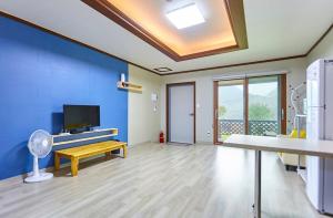 Namhae Uyeongwa Inyeon Pension Uyeon