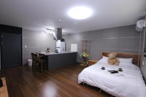 Uljin Blue Ara CD pension