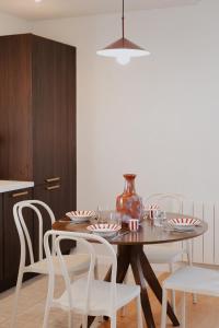 Bid Art Modern Apartment 500m from the Ocean