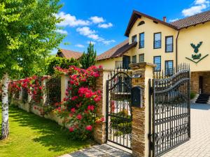 Vila Emerald Residence