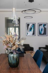 Old Town Escape - Central 3BR with Private Garden