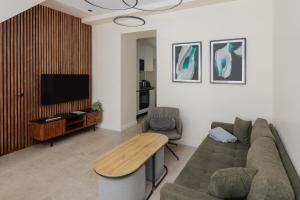 Old Town Escape - Central 3BR with Private Garden