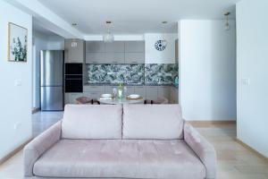 Apartments with Pool 5 Min Walk to Beach
