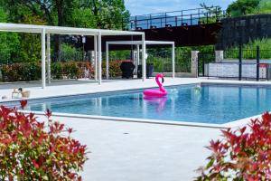 Apartments with Pool 5 Min Walk to Beach