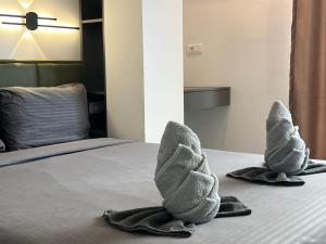 Luxury City Square Apartments & Premium Lakeview