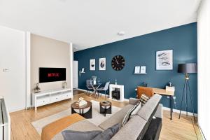Penthouse Apartment @ The Hub • Skyline Views • Free Parking • Smart TVs • Fast Wifi • Yoko Property