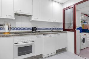 Superb Family Friendly Apt Short Walk to Beach