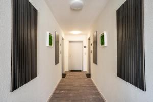 Aparthotel Neckartal - Premium Serviced Apartments mit je 2 Doppelzimmern - Highspeed-WLAN, 55 Smart-TV in jedem Zimmer, Vollküche, Klima, Balkon, Parkplatz - 15 Min nach Stuttgart, Ludwigsburg & Waiblingen - die perfekte Basis für Business & Priva
