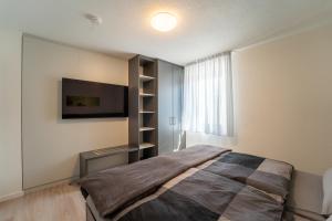 Aparthotel Neckartal - Premium Serviced Apartments mit je 1 oder 2 Doppelzimmern - Highspeed-WLAN, 55 Smart-TV in jedem Zimmer, Vollküche, Klima, Parkplatz - 15 Min nach Stuttgart, Ludwigsburg & Waiblingen - die perfekte Basis für Business & Privat