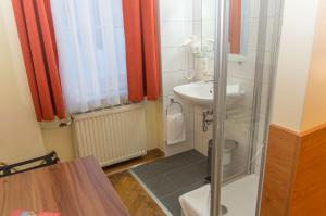 Standard Single Room with shared toilet room in Pension Lehrerhaus