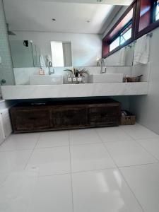Casa elegante na melhor localização da Praia do Forte