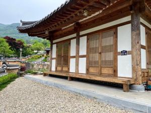 Wanju Hanok Pension Hyurim