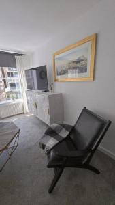 Old Town - Royal Mile Neighbour 2-Bed, 2-Bath Apartment