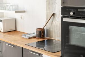 Large 4 bedroom equipped flat