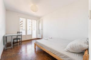 Large 4 bedroom equipped flat