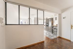 Large 4 bedroom equipped flat