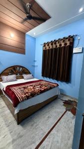Shri Vrinda Nikunj - Best Stay In Vrindavan NearMandir AC Rooms & Parking