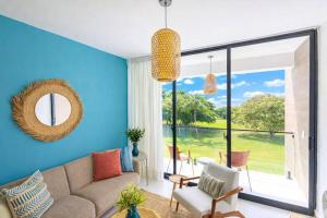 Cozy 3BR Golf and Pool View Apt