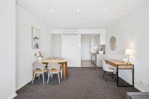 Vision Studio Apartment – Square View & Parking