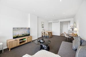 Vision Studio Apartment – Square View & Parking