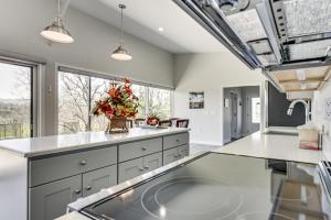 Mtn & Creek Views! Harrisonburg Escape on 10 Acres