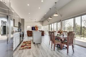 Mtn & Creek Views! Harrisonburg Escape on 10 Acres