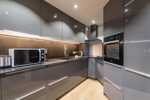 Slope front Ski-In Out Escape Spacious Apartment- In the center of Val Thorens