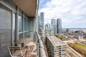 DT Toronto Luxury 2 Beds -Lake View-Free Parking