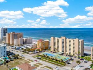 Shores Club 806