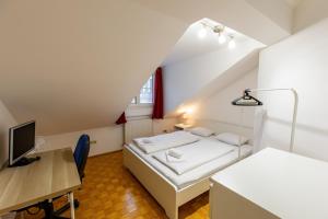 Duplex Apartment - 3 Bedrooms - Bright Living Room