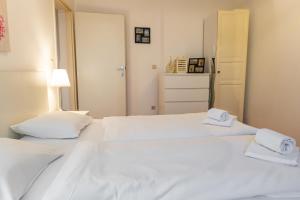 Duplex Apartment - 3 Bedrooms - Bright Living Room
