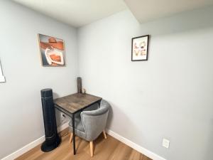 2 bedroom Cozy Secondary-Basement suite