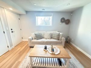 2 bedroom Cozy Secondary-Basement suite