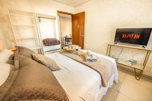 Apartamento para Casais com Opção de Café da Manhã, Aquecedor no Quarto, Netflix e Prime Video, Kit Fondue e Praia Próxima