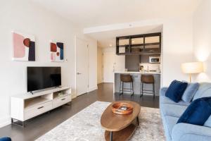 Luxury Apt with Gym & Pool