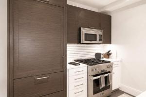 Luxury Apt with Gym & Pool