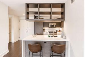 Luxury Apt with Gym & Pool