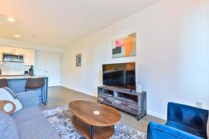 Modern Apt & Walk to Restaurants