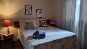 Hospedaria da Cris - Chalé com 2 suites cozinha varanda jardim garagem no centro de Alto Paraiso