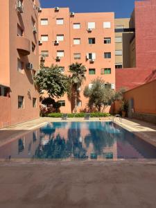 Le Nid de Gueliz pool near train station