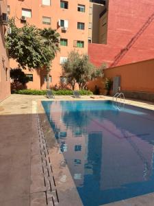 Le Nid de Gueliz pool near train station