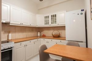 Elegant 2 bedroom appartement in Glyfada