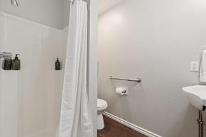 Library INN - Boutique Rooms - Free Breakfast - Hot Tub