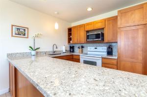Ocean View & AC! 3 Min Walk To Poipu Beach!
