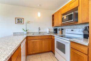 Ocean View & AC! 3 Min Walk To Poipu Beach!