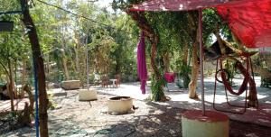 TLC THERAPEUTIC LOVE & COMPASSION Ayurveda fan kubo 3 pax 1 minute from the beach